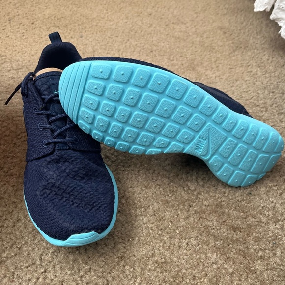 Nike Roshe One - Picture 4 of 7